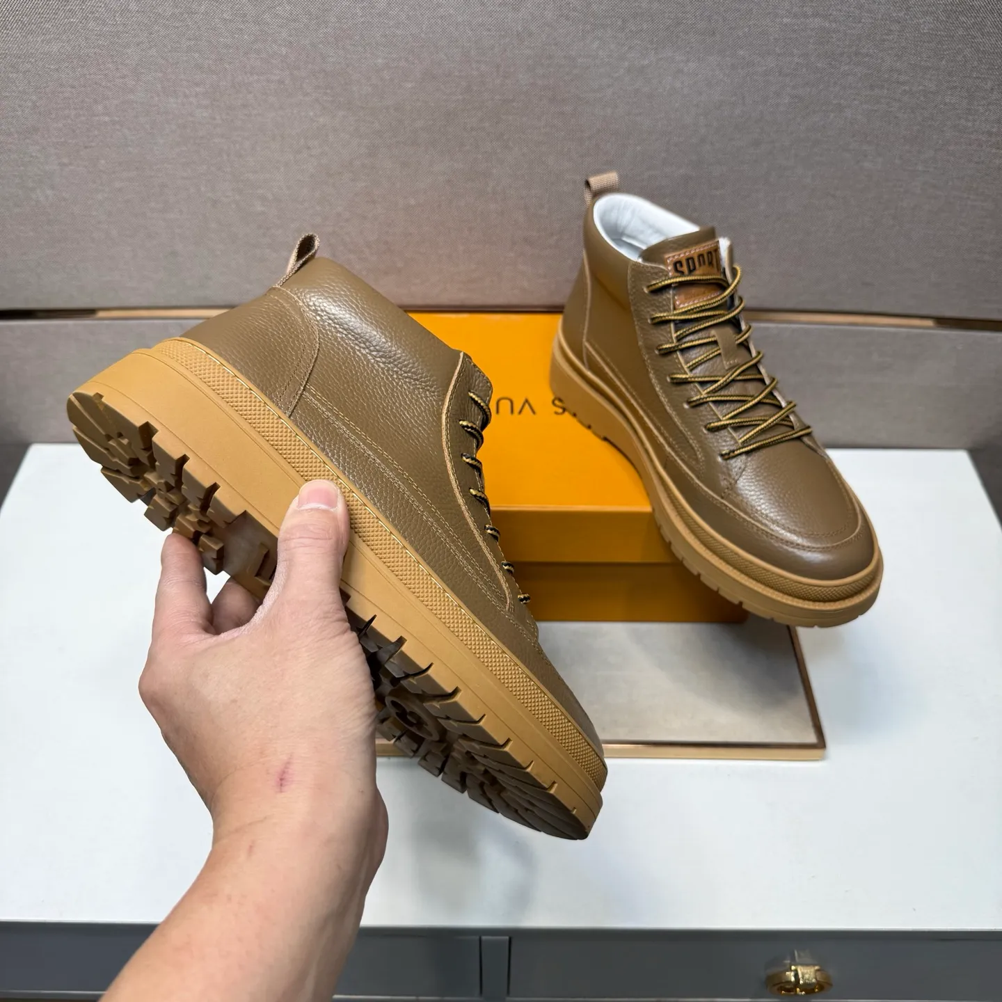 Men's men's shoes 💰pp460 [LV～] Men's casual high-top shoes 2025z cabinet sales simultaneously 🔶Size: 38-44#️⃣ 🔷3 colors🔜The upper is made of multi-material splicing ➕Genuine leather lining, comfortable and breathable, sole: original comfortable and wear-resistant outsole, ⚠️real thing📱photographed🎬real thing is better📢📢📢